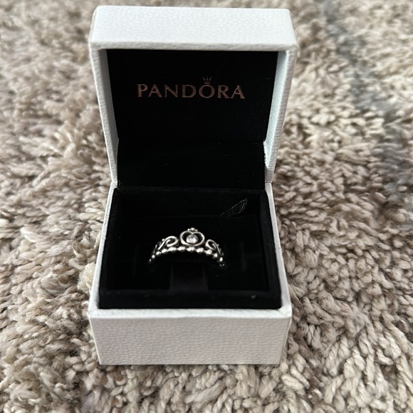 Pandora Princess Tiara Crown Ring in silver - Picture 2 of 13